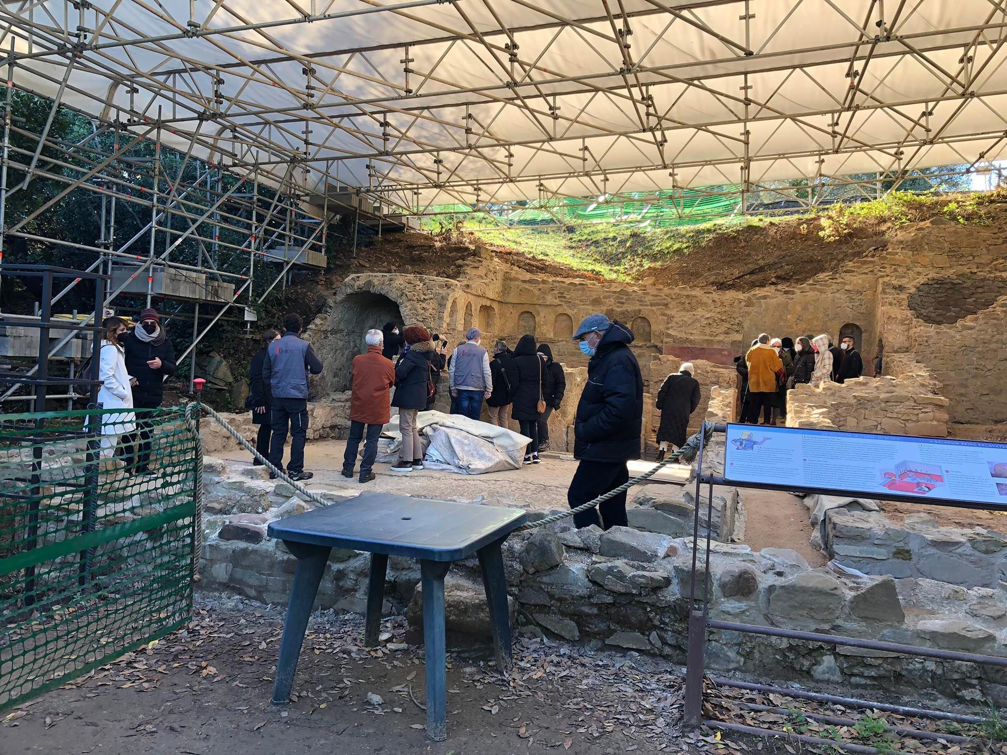 Circa cento visitatori in due gruppi nel cantiere sopra le Logge.