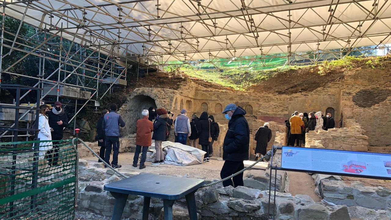 Circa cento visitatori in due gruppi nel cantiere sopra le Logge.