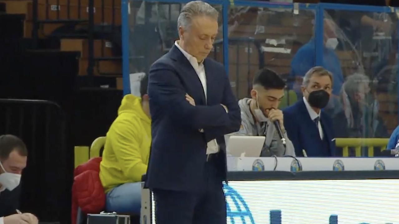 Basket, la Dinamo cade male a Cremona