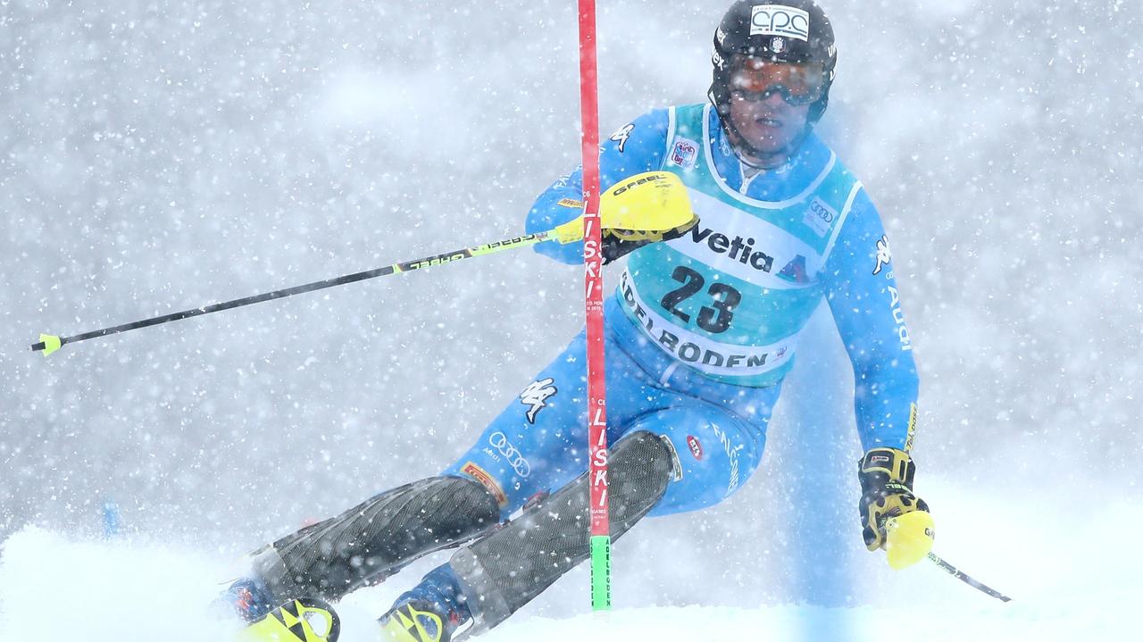 L'olimpionico di Vancouver Giuliano Razzoli nello slalom di Adelboden