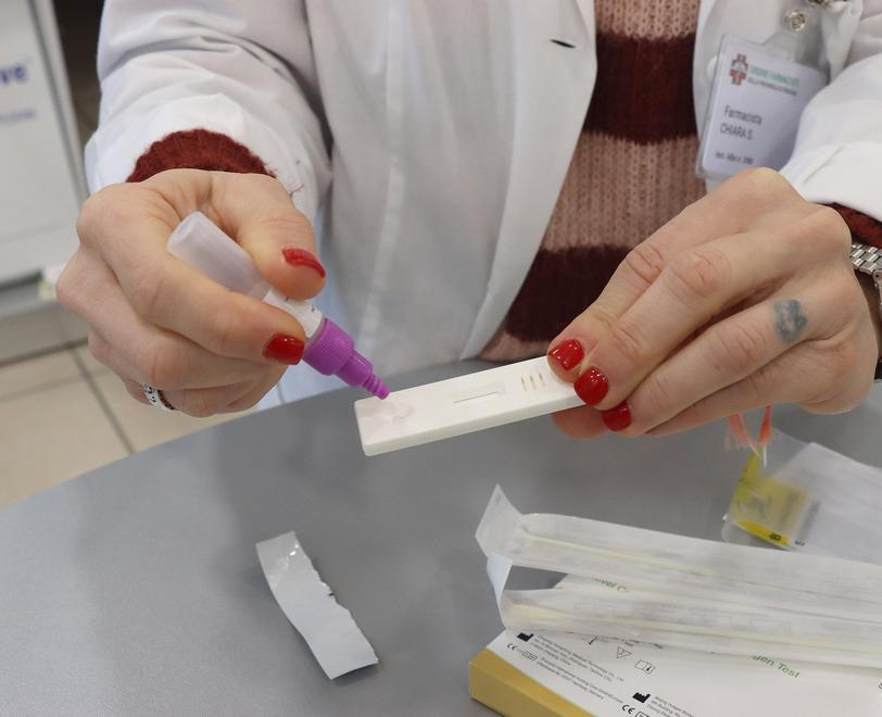 Modena, test rapidi, è caos, una domenica in coda in mezzo ai positivi 