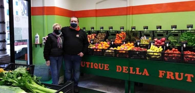 Sotto le logge arriva la nuova boutique della frutta
