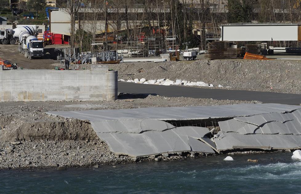 Ponte e cantieri, è scontro L’opposizione va all’attacco 