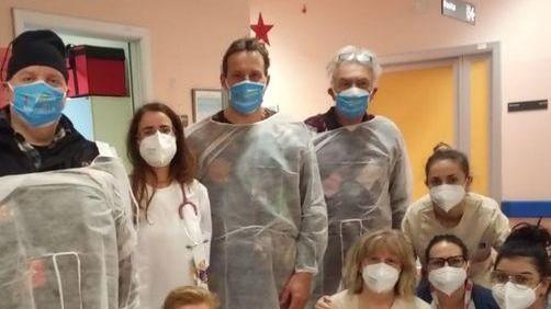 La Befana dei forestali porta i regali ai bimbi nei reparti di pediatria