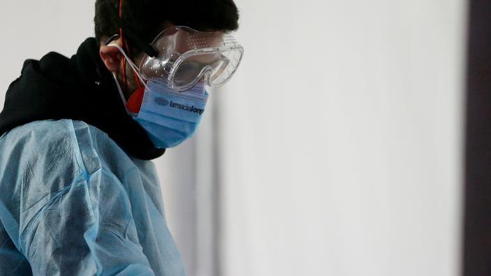 Partiti i primi sms agli under 16 L’Ausl accelera con i tamponi