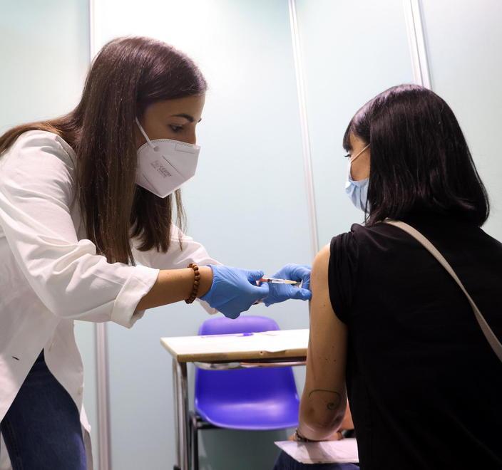 La metà dei reggiani vaccinati ha ricevuto la dose booster