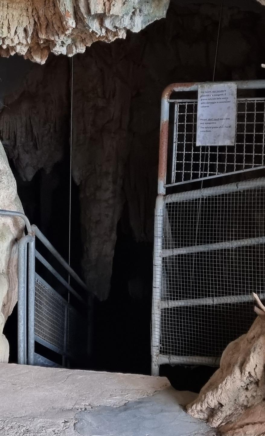 Sani e salvi dopo una notte in grotta 