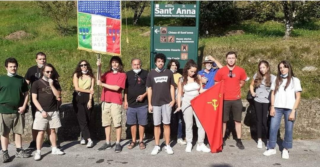 Giovani dell’Anpi di Massa a un’iniziativa a Sant’Anna di Stazzema
