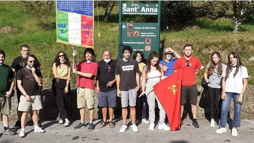 Giovani dell’Anpi di Massa a un’iniziativa a Sant’Anna di Stazzema