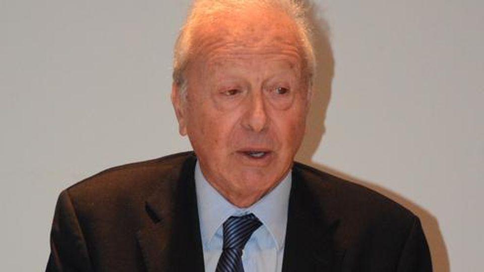 Mario Segni: «L’insularità nella Costituzione per ridurre le distanze con l’Italia»