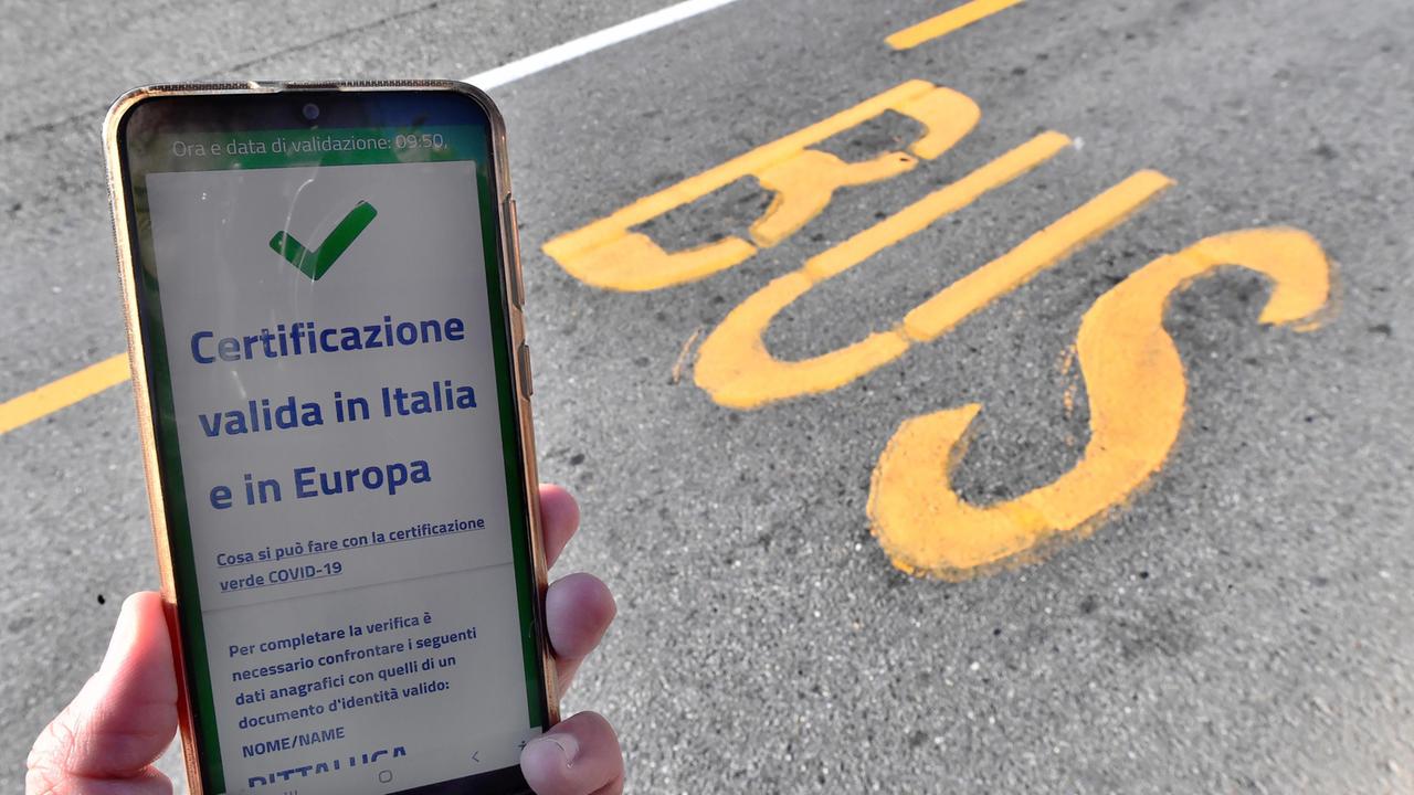 Covid: problemi nelle scuole, emergenza sui bus