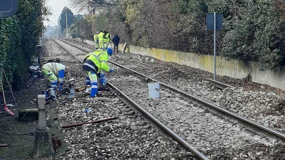 Riparati i binari, da oggi ripartono i treni e Fer nomina una commissione d’inchiesta