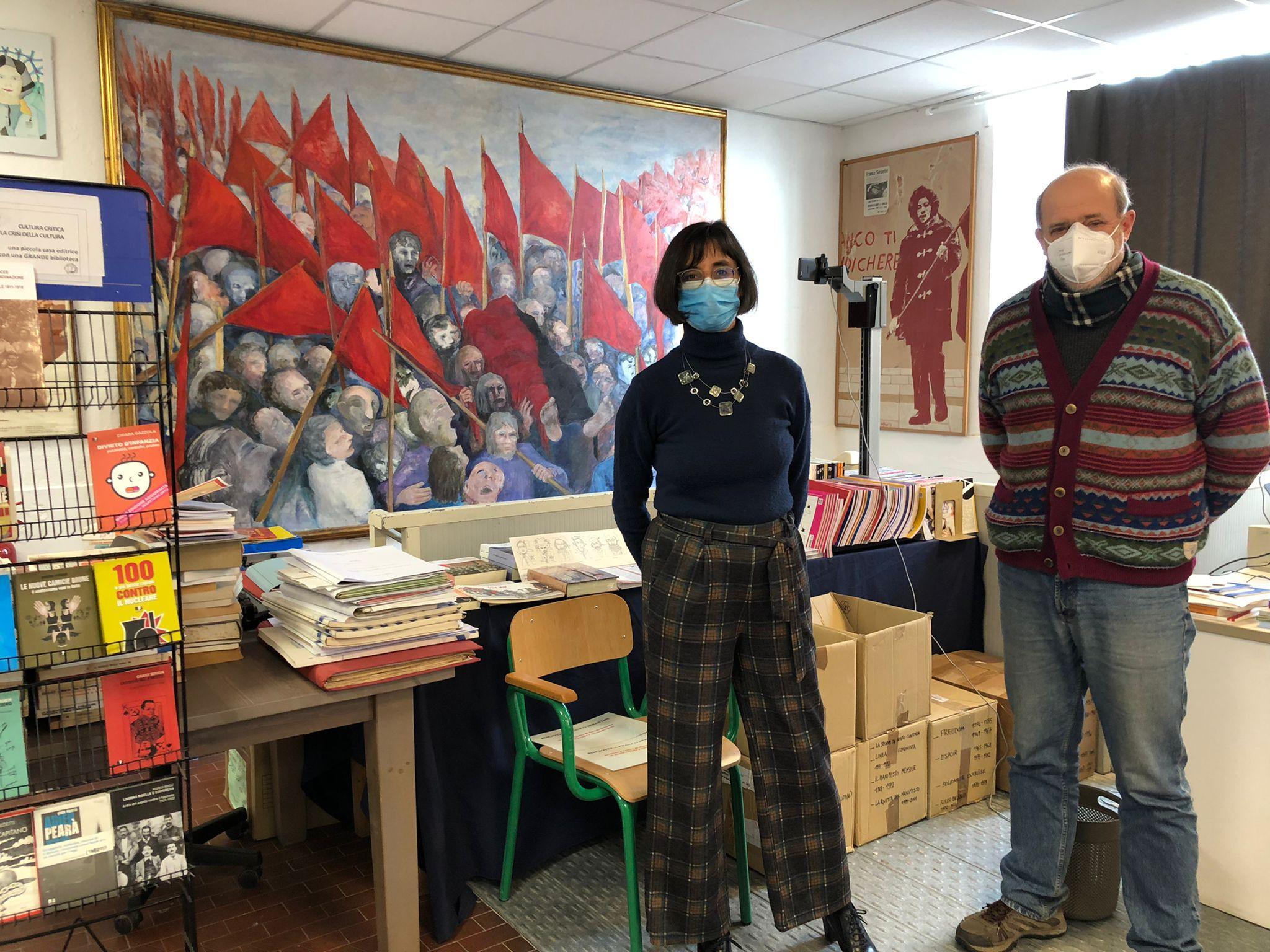 Elena Franchini e Franco Bertolucci, rispettivamente presidente e direttore dell’associazione “Amici della biblioteca Serantini”