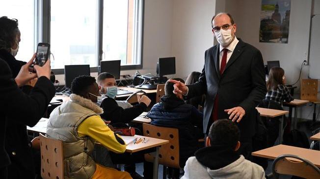 Covid: Castex, in Francia scuole aperte il più possibile