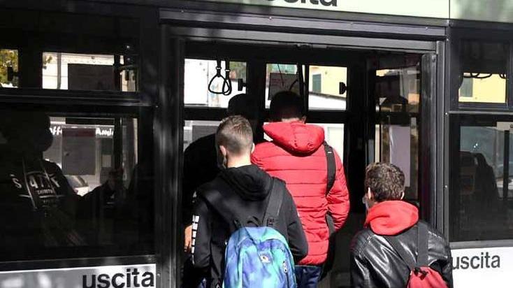 Ripartenza a rischio: aule vuote e disagi per il trasporto locale