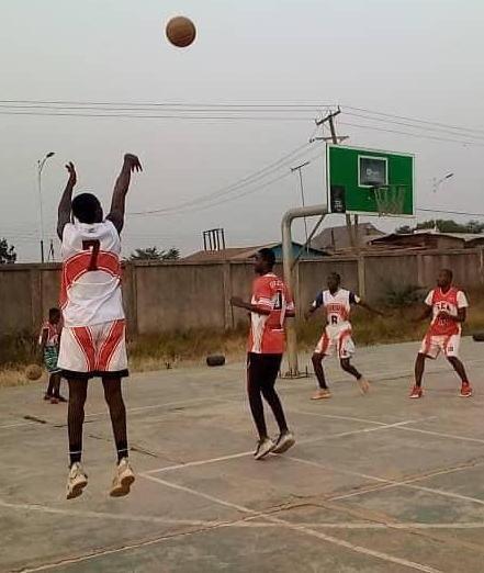Goma ha portato in Ghana maglie e materiale sportivo