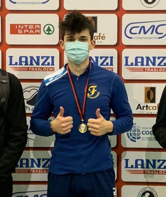 Fratellanza alla grande Subito cinque ori nel primo meeting dell’anno