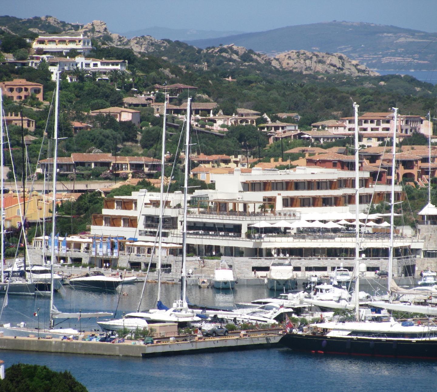 La Regione vende le proprietà nello Yacht club della Costa Smeralda