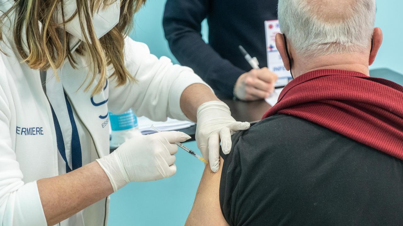 Oltre 6.700 ultra cinquantenni ancora senza vaccino e a rischio multa