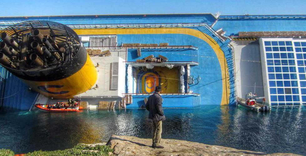 Costa Concordia, quel giuramento di Kevin Rebello davanti al relitto: «Caro fratello ti riporterò in India» 