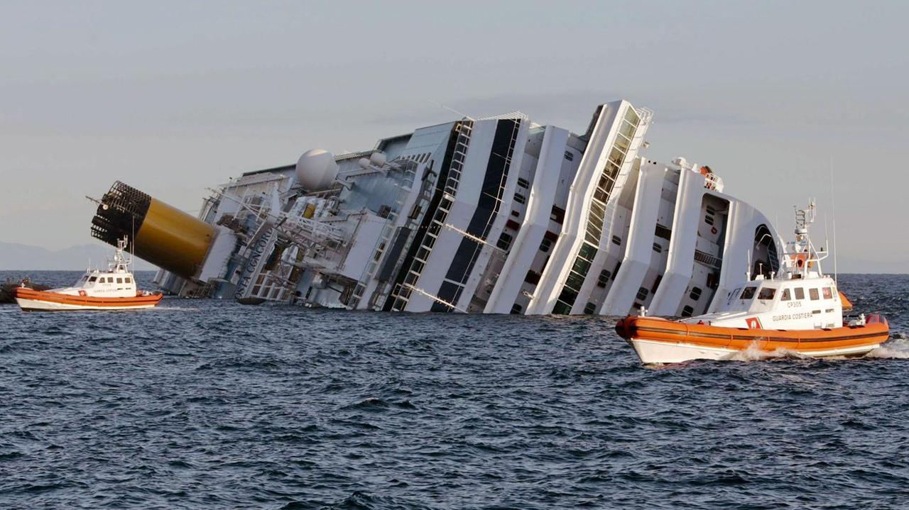 Costa Concordia, la tragedia dieci anni dopo: una giornata speciale di eventi e il libro gratuito del Tirreno 