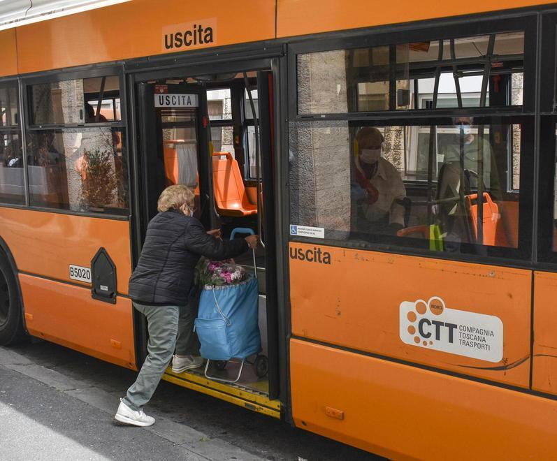Troppi autisti in quarantena, ecco quali corse dei bus saltano a Livorno 