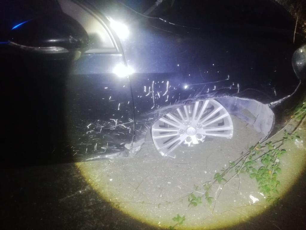 L'auto senza la ruota