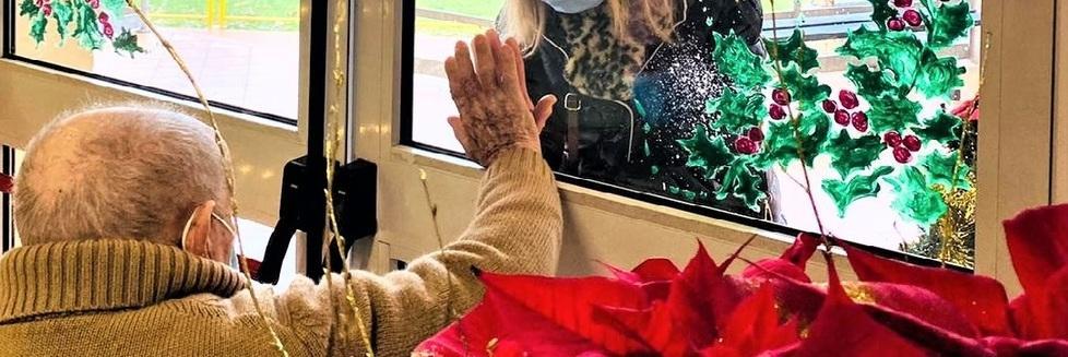 Reggio Emilia, impennata di contagi fra gli operatori. Le residenze per anziani si blindano 