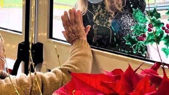 Reggio Emilia, impennata di contagi fra gli operatori. Le residenze per anziani si blindano