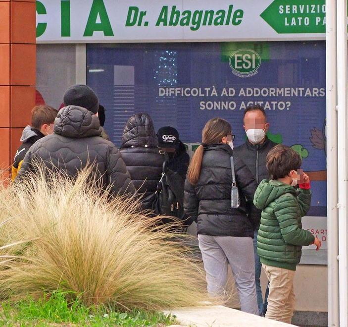 Tamponi gratuiti per studenti servizio in due farmacie 