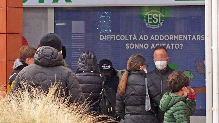 Tamponi gratuiti per studenti servizio in due farmacie