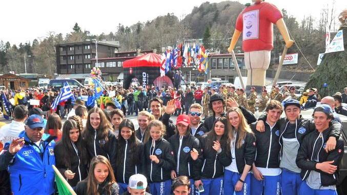 Tanti cari auguri “Pinocchio sugli sci” In 1.700 all’evento sportivo abetonese