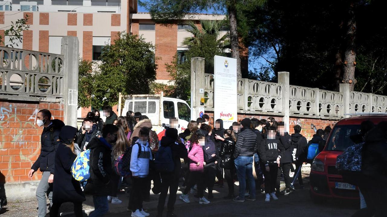 Gli studenti del Deledda da ieri al Frassinetti