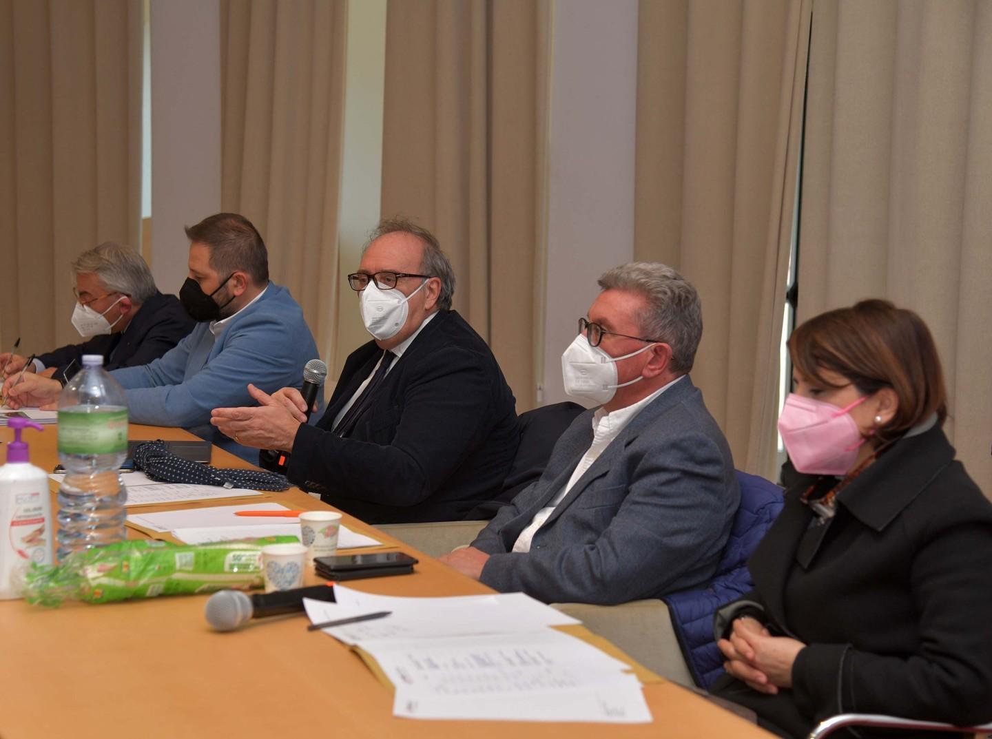 Sanità, il nuovo corso i sindaci incontrano il numero uno dell’Asl