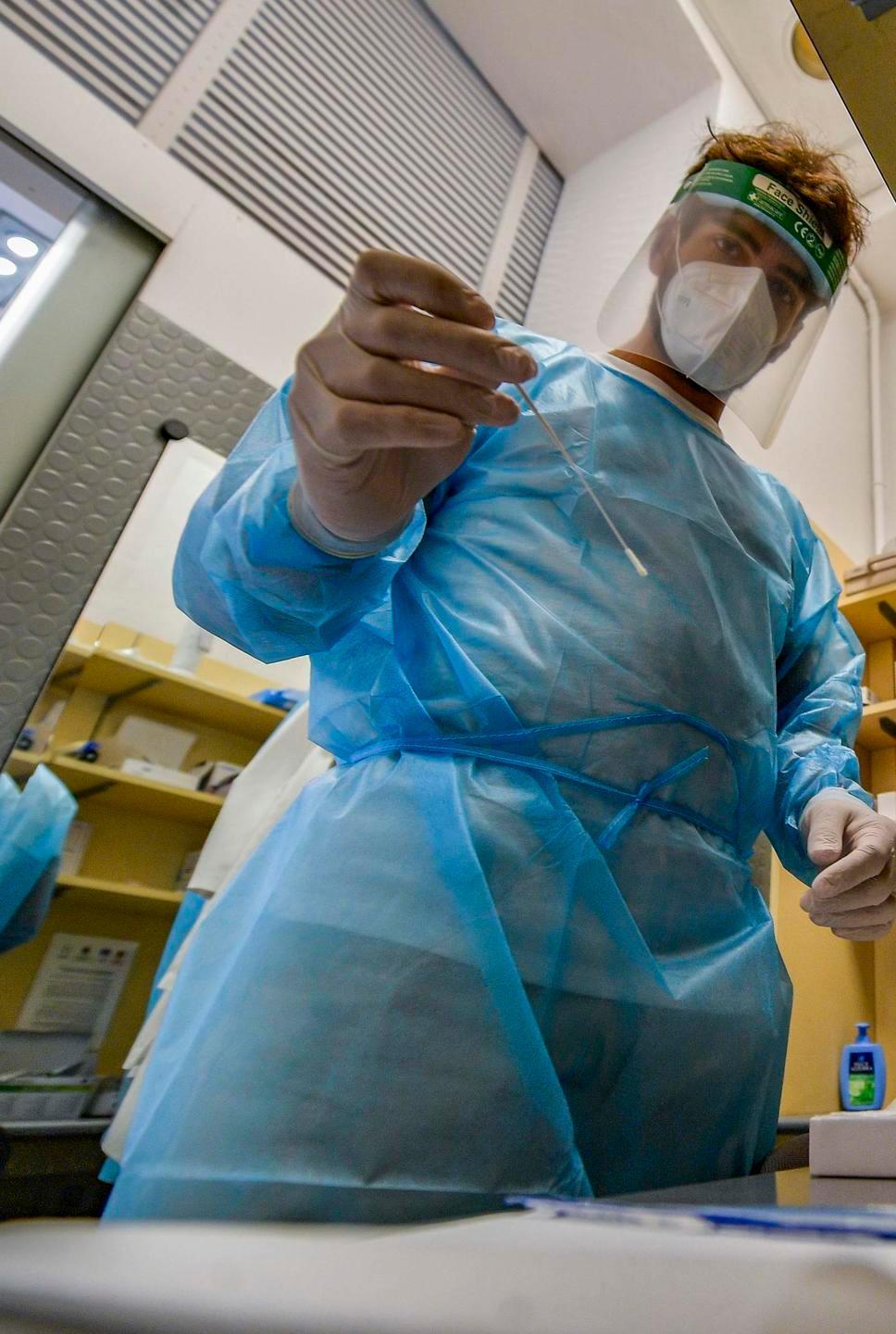 Covid in Sardegna: 1.296 nuovi casi, una vittima e altri 16 pazienti ricoverati