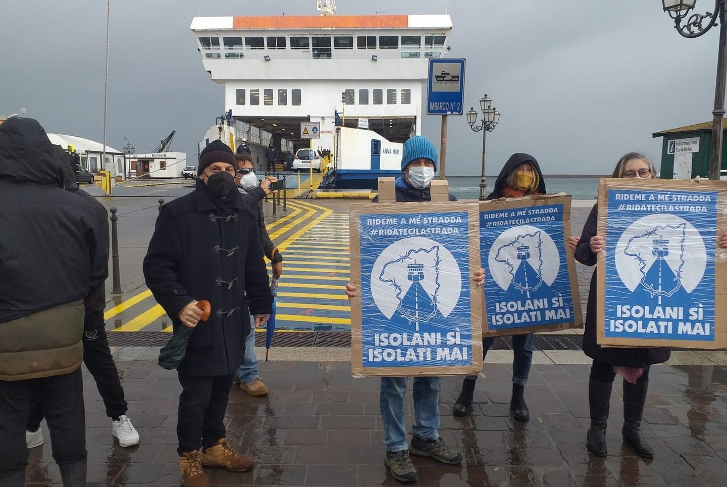 La richiesta dalle isole: «In nave anche col solo test»