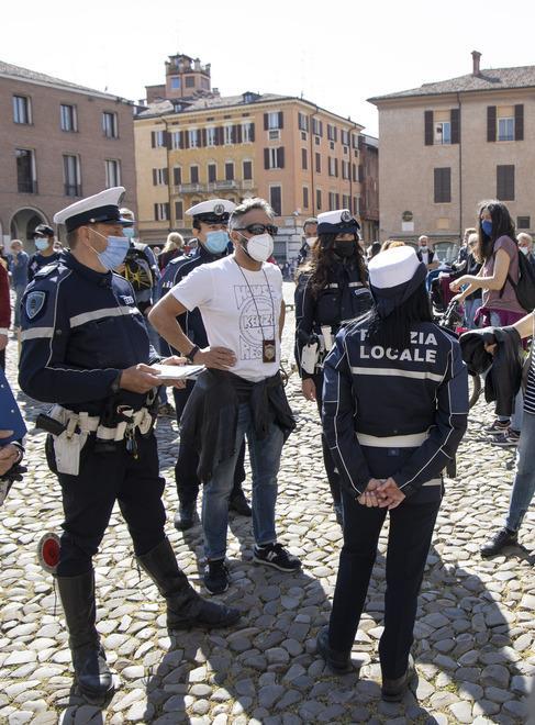 Modena. Multe ai no-mask per 200mila euro Ma l’80% non paga. Un debito da 168mila euro