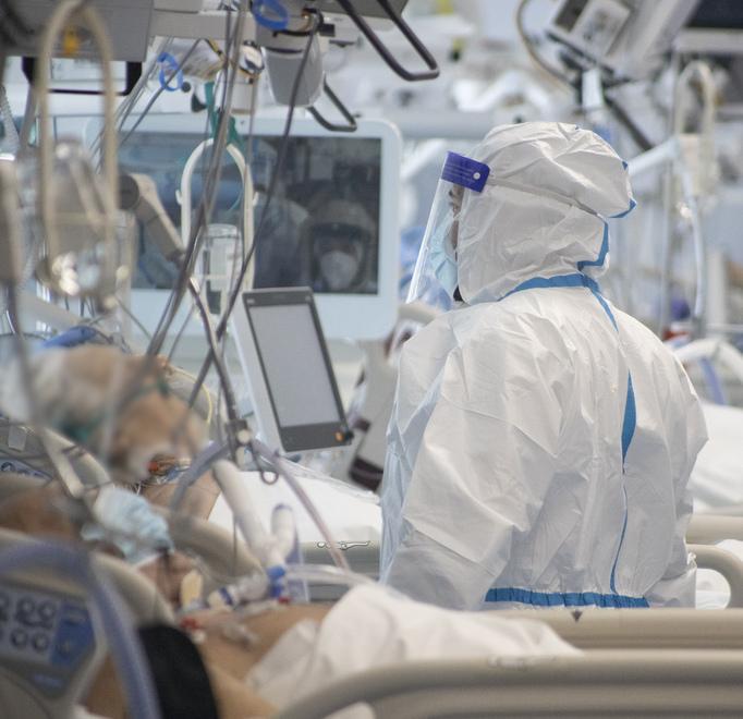 Ospedali modenesi: i ricoveri saliti del 42% in una settimana E l’Ausl riorganizza i reparti Covid 