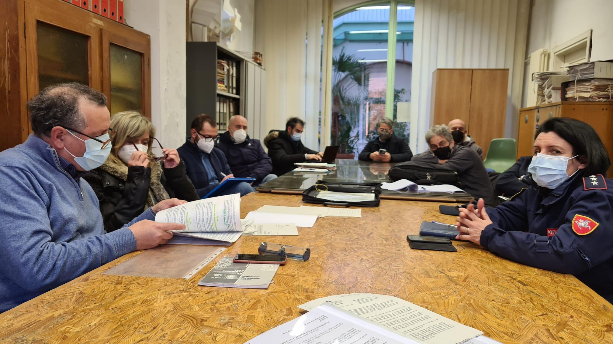 Un momento della commissione di vigilanza con i rappresentanti della prefettura, del Comune, dei vigili del fuoco, dell’Asl, della polizia municipale
