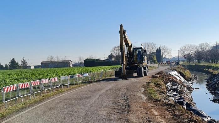 Copparo. La Bonifica contro l’erosione rinforza le sponde dei canali