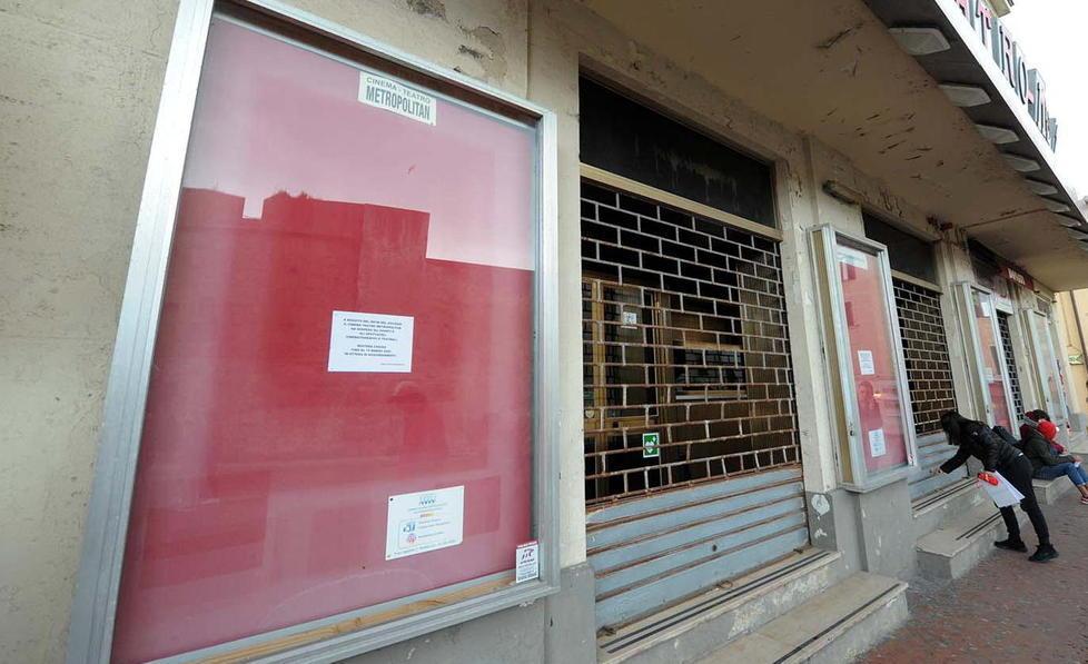 La saracinesca abbassata al cinema teatro Metropolitan