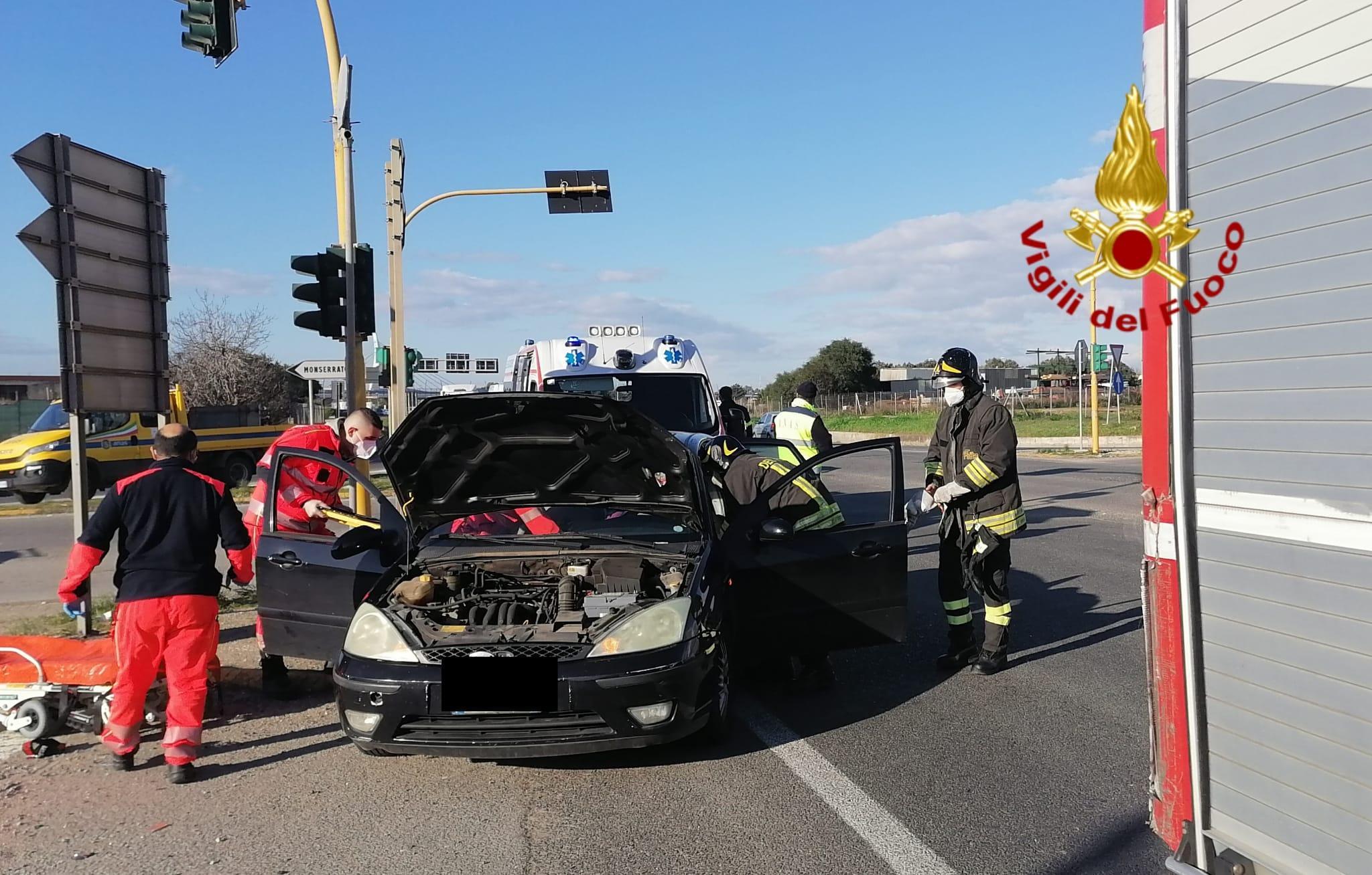 Scontro auto furgone sulla 554, ferita una donna