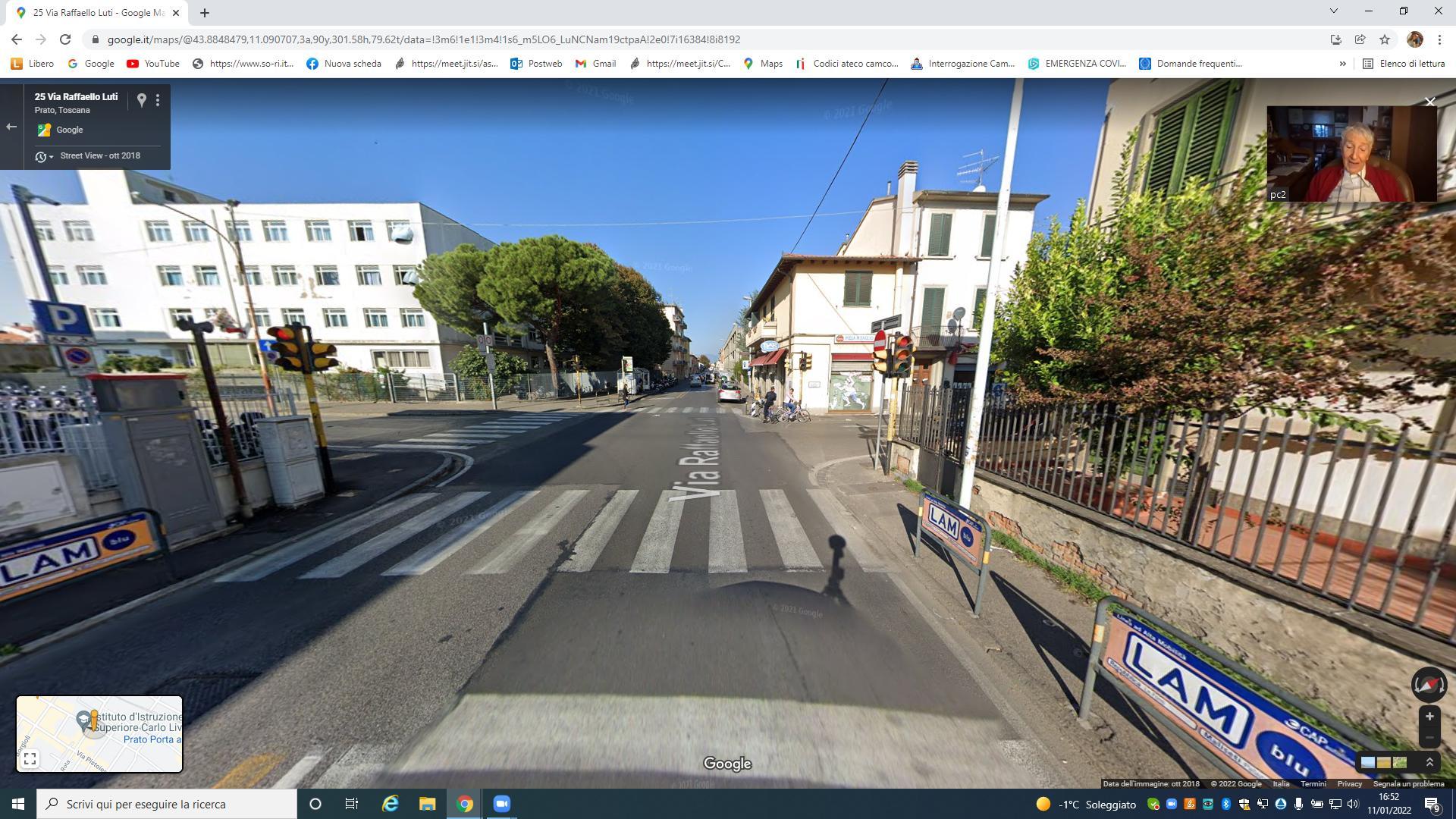 Il semaforo all'incrocio tra via Marini e via Luti