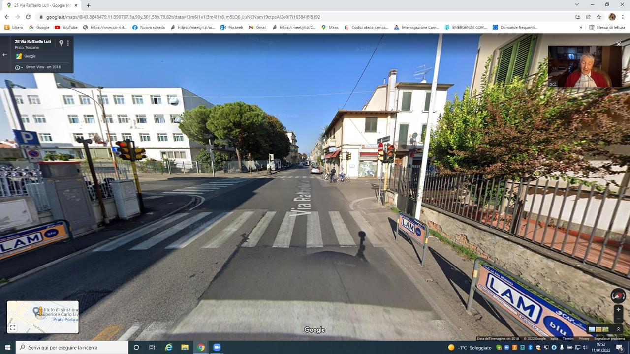 Il semaforo all'incrocio tra via Marini e via Luti