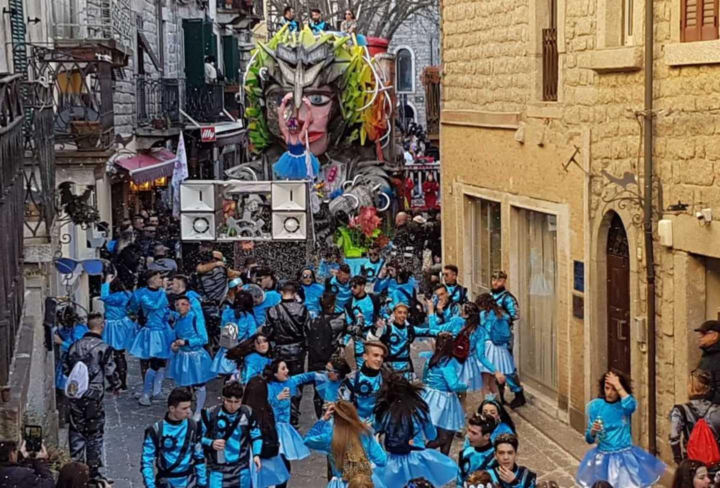 Stop alle sfilate di Carnevale in Sardegna, il Covid spegne la festa