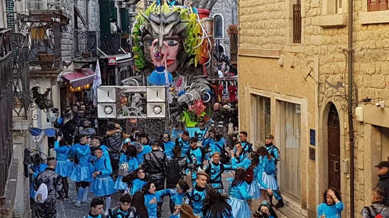 Stop alle sfilate di Carnevale in Sardegna, il Covid spegne la festa