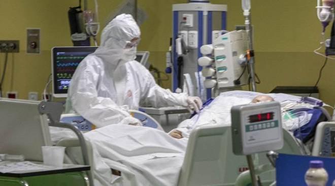 Covid, due decessi e 856 nuovi casi a Prato