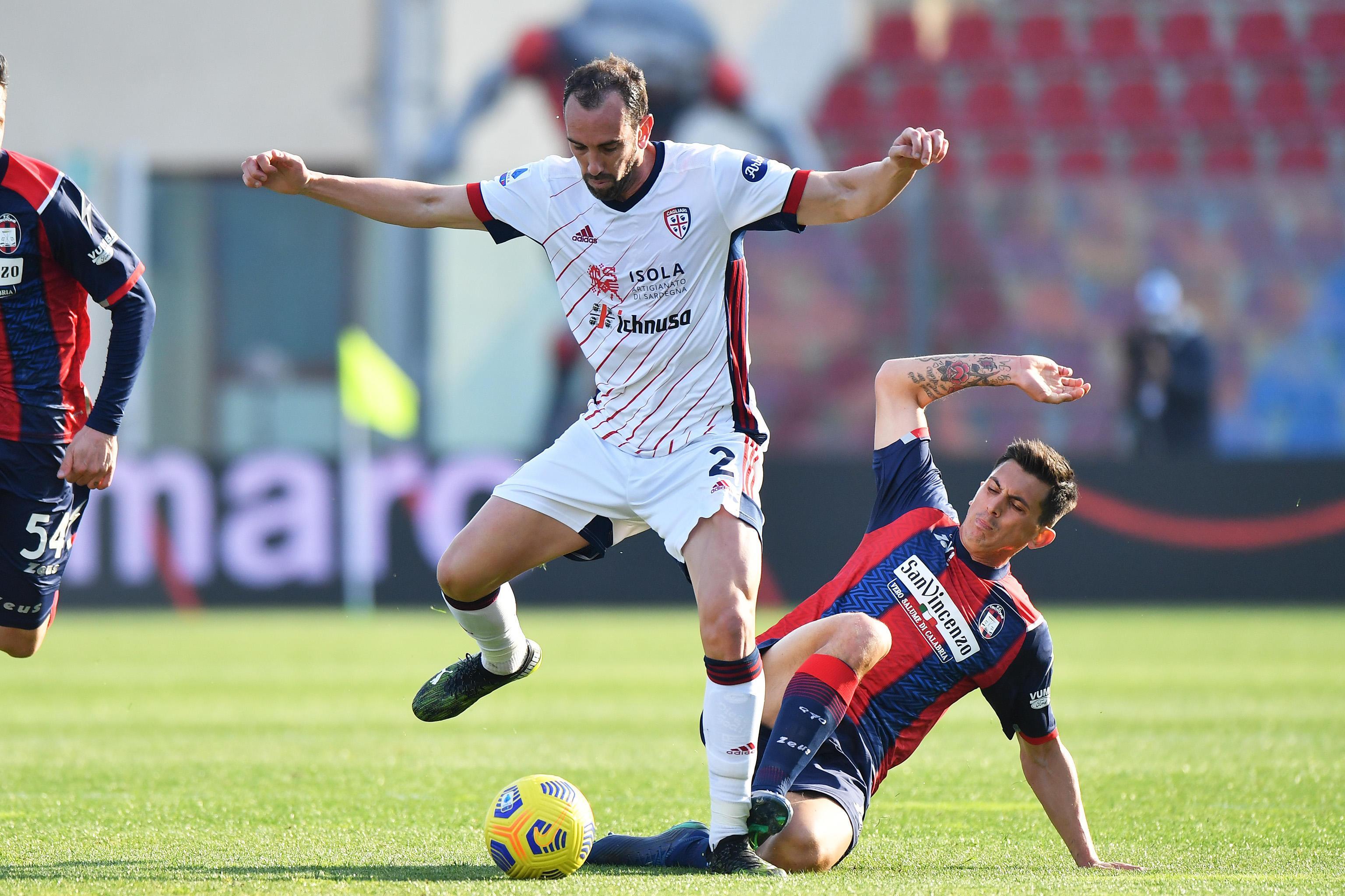 Cagliari, risolto il contratto con Godin e acquistato Goldaniga