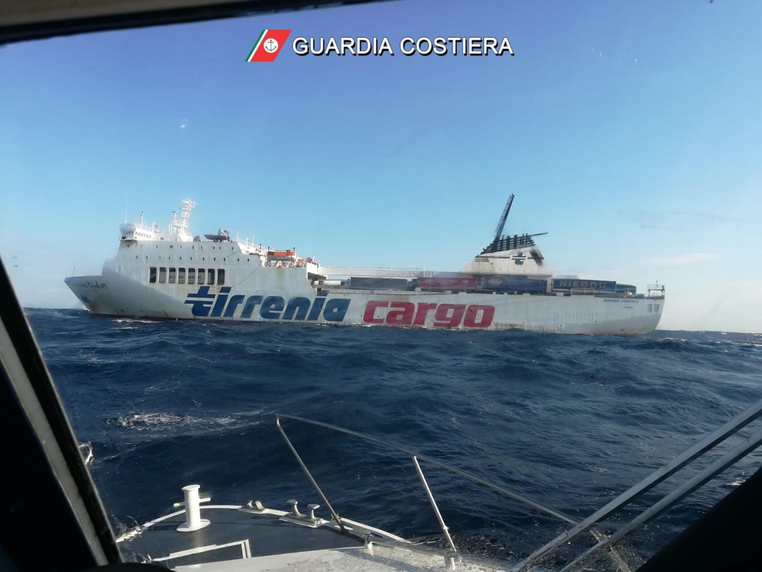 Incendio sulla nave merci Cagliari-Napoli