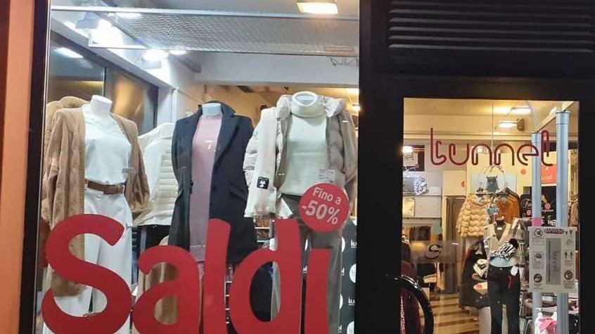 La ripresa del commercio tra alti e bassi Bene i regali di Natale, saldi partenza soft